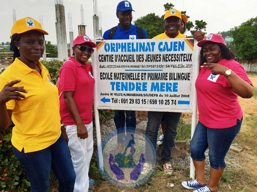 Cameroon Hope and Life en père Noël au Centre d’Accueil des Jeunes Nécessiteux (Cajen)